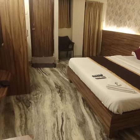 Hotel Raj Meridian, Tambaram Csennai Kültér fotó